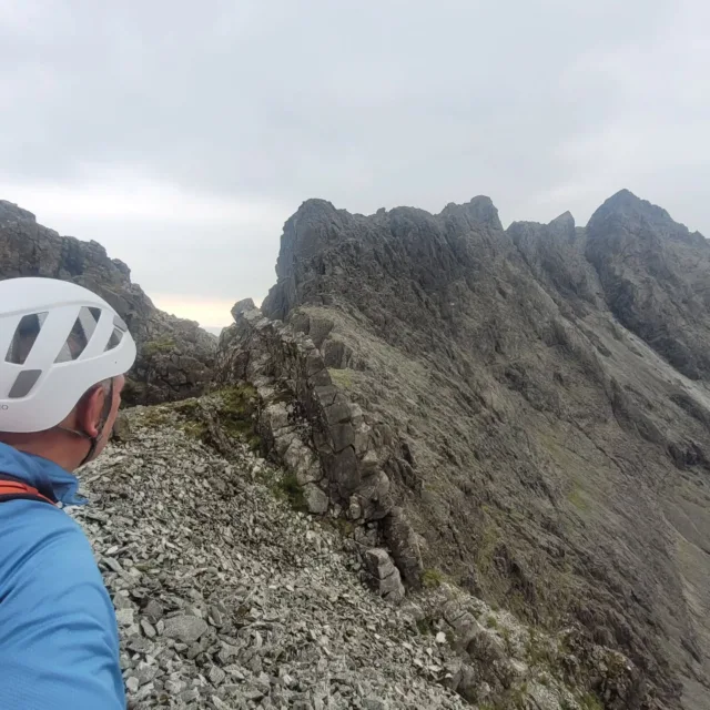 Making the most of the decent morning before the mist rolled in today. Jim and I tackled Sgurr Mhiconnich (a joy on wonderful dry rock) and then made our way up to the Pinn as the clag rolled in.Stronger breezes than forecast, but being from the south they were at least warm, and the rock stayed dry! Good to see Jim looking very adept on the rock and the abseil.
-
-
-
-
-
-www.dubhmor.co.uk#dubhmoroutdoor #dubhmor #AMI_professionals #useyourskills #learntogofurther #learnfromexperience #lookforthelogo #ahigherstandard #scrambling #climbing #abseiling #munrobagging #munrosmashing #munroswithaMCI #skye #cuillin #skyecuillin #skyemunros #cuillinmunros #blackcuillin@ami_professionals @mammut_uk @rab.equipment.uk